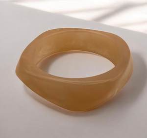 กำไลข้อมือเรซิ่นลายเส้นแบบดั้งเดิมคุณภาพดีที่สุดจาก UO เป็นมิตรกับสิ่งแวดล้อม ดีไซน์ทันสมัย น้ำหนักเบา ทำด้วยมือ เหมาะสำหรับผู้หญิง - Product Image 3