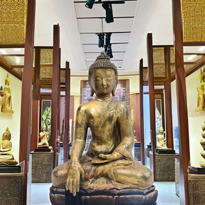 Haute qualité Bronze bouddha en laiton Figurine décor à la maison Sculpture religieuse du népal artisanat métal Art en vente - Product Image 1