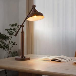 Lámpara de Mesa de Latón con Acabado Antiguo y Pantalla de Lino, Elegante Lámpara de Noche para Dormitorio - Product Image 3