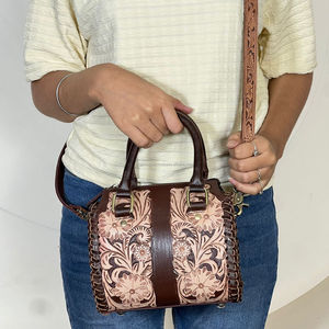 Bolso de Viaje de Cuero Vacuno con Diseño Floral, Elegante y Pequeño, Hecho a Mano, para Mujer, Estilo Bandolera, Perfecto para Viajar - Product Image 5