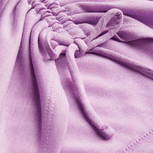 Camisetas Casuales de Manga Corta para Mujer, Corte Ajustado, Cuello Redondo, Satén Ecológico, con Detalle Trenzado en la Parte Delantera - Product Image 6