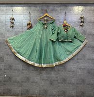 Ensemble Chaniya Choli en tissu de soie de qualité supérieure avec broderie de sequins et doublure épaisse, tenue ethnique festive pour le Navratri