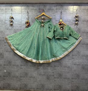 Conjunto de Chaniya Choli de Seda Premium con Bordado de Lentejuelas y Forro Pesado, Traje Étnico Festivo para Navratri - Product Image 4