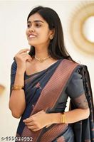 Sari en soie bleu marine pour femme avec bordure marron et motif floral, tenue de mariage traditionnelle, longueur au sol, coupe classique