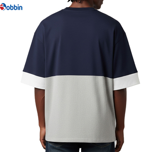 Camiseta de hombre de moda con bloques de color, logo frontal tejido, manga corta, cuello redondo y ribete en contraste, estilo casual. - Product Image 2