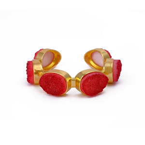 Bracelet manchette ajustable fait main en pierre précieuse Druzy de sucre rouge, plaqué or, style bohème, bijou de naissance, cadeau pour elle - Product Image 2