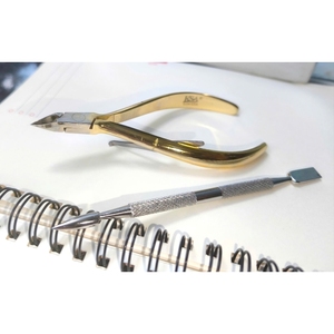 Cortauñas Profesional KSA de Acero al Carbono D555x con Hoja Plana de 10mm y Punta Afilada para el Cuidado de los Pies, Uso en Adultos - Product Image 1