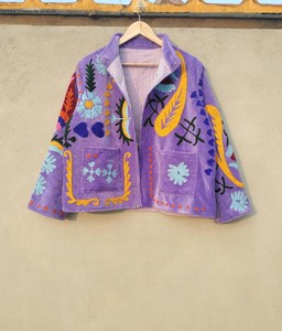Chaqueta de Invierno Boho India para Mujer, de Lujo, Estilo Boutique, con Bordado Suzani de Terciopelo Hecho a Mano - Product Image 3