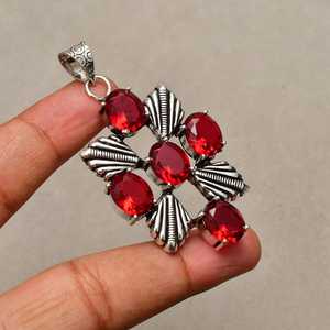 Pendentif Fleur Vintage Fait Main en Grenat Doré, Monture Sertie en Argent Sterling 925, Bijou de Fiançailles Élégant avec Pierre Précieuse pour Anniversaire - Product Image 4