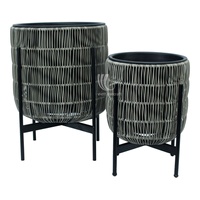HOT SELLING Jardinière en plastique PP brun, jardinière en osier en plastique PE avec support en métal, pot de plantes élégant pour l'intérieur et l'extérieur, vente en gros