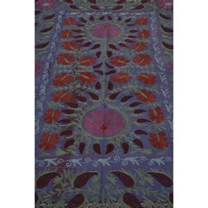 ผ้าห่มปูเตียงลายดอกไม้สไตล์โบฮีเมียน ลาวินาส คันธา ซูซานี ปักลายด้วยมือ ทำจากผ้าฝ้ายวินเทจ เป็นมิตรกับสิ่งแวดล้อม ซักได้ ผลิตในอินเดีย - Product Image 2