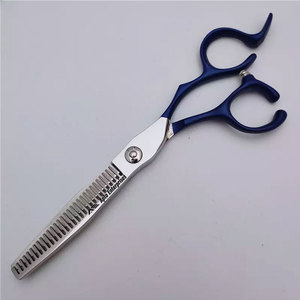 Ciseaux de coiffure professionnels légers de 6 pouces pour hommes, ciseaux de barbier de qualité supérieure pour la coiffure et la coupe de moustache - Product Image 3
