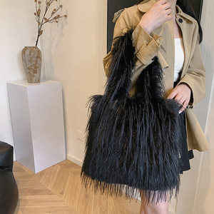 Sac à bandoulière tendance et mignon en peluche cerise pour femme, sac fourre-tout chaud et moelleux pour l'hiver, sac seau simple en peluche cerise - Product Image 6