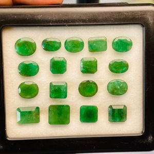 Lote de 17 piedras preciosas de esmeralda natural de buena calidad con un brillo excepcional, un hermoso color verde, pulido perfecto, ideal para cualquier tipo de joyería. - Product Image 6
