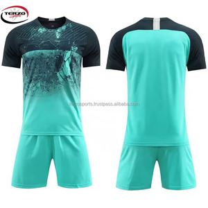 ชุดเสื้อทีมฟุตบอลผ้าโพลีเอสเตอร์แขนครึ่งแขนทำจากโพลีเอสเตอร์100% สำหรับผู้ชายชุดเสื้อฟุตบอลแบบซับลิเมชันเทคนิคออกแบบโลโก้ได้ตามต้องการ - Product Image 3