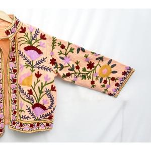 Veste d'hiver brodée à la main en fleurs, style TNT Suzani, col mandarin, pour femme, doublure en coton respirant, vente en gros - Product Image 3