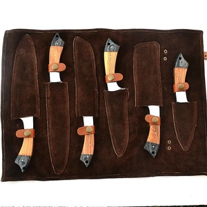 Ensemble de couteaux de chef professionnels en acier Damas, fabriqués à la main par Ahmad Fabric, 6 pièces, manche en résine, étui en cuir, design moderne, personnalisable - Product Image 6