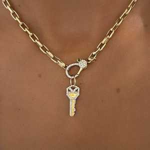 จี้รูปกุญแจประดับเพชรแล็บโกรว์ 14K 18K ทองคำแท้ ดีไซน์เรียบหรู สไตล์มินิมอล เหมาะสำหรับใส่ทุกวัน พร้อมใบรับรอง - Product Image 4