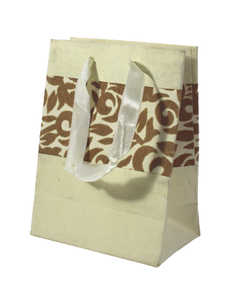 Bolsa Hermosa Hecha a Mano con Papel de Algodón Reciclado, Asas de Cinta de Satén a Juego y Calidad de Impresión Flocada (Impresión de Terciopelo) - Product Image 3