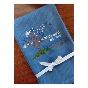 Personnalisé fier de mes racines finlandaises bonne qualité brodé élégant 100% coton GOTS certifié bio golf cuisine torchon - Product Image 1