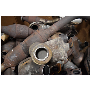 Tuyaux d'échappement usagés, convertisseur catalytique, pièces de voiture de qualité HMS - Product Image 1