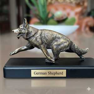Sculpture de Berger Allemand en Laiton Finition Bronze, Figurine Animale Faite à la Main, Design Traditionnel, Décoration de Table, Présentoir pour Salon - Product Image 1