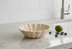 Bol décoratif en travertin premium à cannelures, avec un design sculpté élégant, pour la décoration intérieure moderne et les accents décoratifs - Product Image 5