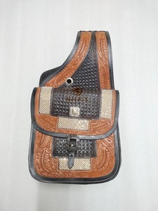 Sillín de Cuero de la Mejor Calidad con Diseño Floral Estilo Western y Bolsa de Sillín Clásica Disponible al Mejor Precio del Mercado - Product Image 4