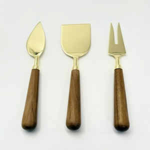 Ensemble de fromage en métal doré tendance avec manche en résine noire et boîte pour le petit-déjeuner – Spatules à fromage et beurre - Product Image 1