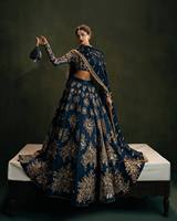 Lehenga Choli en soie bleue avec fil Zari et sequins, broderie florale, tenue de mariage pour femmes avec dupatta