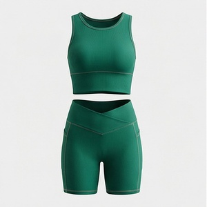 Ensemble de yoga 2 pièces sans couture pour femme : crop top côtelé vert à col rond et short taille haute - Product Image 1