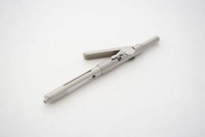 Jeringa Dental Intraoral de 1.8 ml, Curva, de Acero Inoxidable, Manual, Reutilizable, para Inyección de Injertos e Implantes - Product Image 2