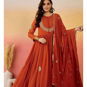 Conjunto de Vestido de Noche y Pantalón de Georgette Étnico Naranja de Diseñador para Bodas, Diwali, Graduaciones y Fiestas - Product Image 1