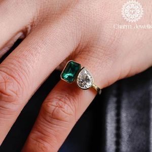 Bague de fiançailles pour femme Charm Jewells plaquée or 18 carats avec moissanite taille coussin, sertie à griffes, pierre précieuse classique certifiée IGI - Product Image 3