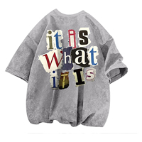 Camiseta Oversize de Hombre con Estampado 'It Is What It Is', Manga Corta, Cuello Redondo, Estilo Casual Urbano, Algodón Rojo