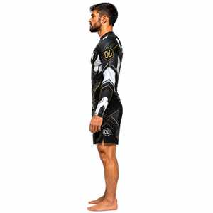 Camiseta de Compresión Personalizada para Hombre, Negra, Blanca y Dorada, con Estampado por Sublimación, Protección UV, Elástica, de Secado Rápido, Poliéster y Elastano, para Entrenamiento de MMA - Product Image 3