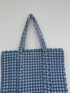 Sac fourre-tout en coton à carreaux bleus, fermeture éclair supérieure, longues poignées, sac de shopping pour femmes, toutes saisons, style minimaliste, voyage et quotidien - Product Image 2