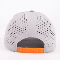 Casquettes de baseball sportives de haute qualité, personnalisées, en polyester imperméable, à 6 panneaux, avec perforations découpées au laser et patch en caoutchouc