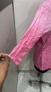 Chemise de qualité supérieure de couleur rose, col mandarin, manches trois quarts, boutonnée, plissée devant, décontractée, vêtements pour femmes de haute qualité - Product Image 3