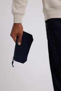 Pochette en tissu de coton recyclé avec fermeture éclair, conçue pour le rangement quotidien, les accessoires de maquillage, les petits objets, facile à transporter, durable - Product Image 4