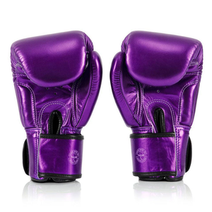 Gants de Muay Thai Fairtex, couleur violet métallisé, en cuir véritable brillant, pour entraînement et sparring. - Product Image 5