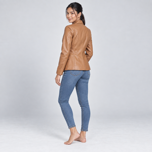 Chaquetas de cuero para mujer diseñadas con textura suave, costuras resistentes, calidad premium y siluetas modernas para un estilo versátil. - Product Image 5