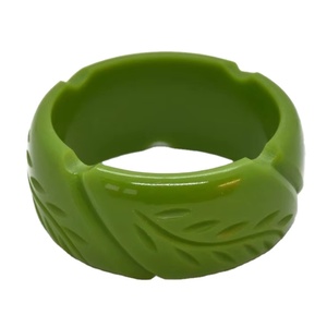 Bracelet en résine sculptée à la main de la meilleure qualité, bijoux élégants pour accessoires de mode et créations artisanales - Product Image 1