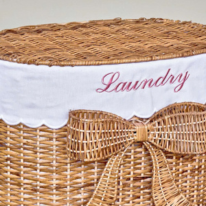 Cesto de lavandería decorativo de mimbre delicado con lazo, organizador de mimbre natural, perfecto para almacenamiento en el baño. - Product Image 5