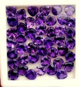 Pierres précieuses d'améthyste naturelle taille cœur facettées 7mm, pierres lâches pour la fabrication de bijoux, améthyste violette calibrée, vente en gros en vrac, Inde - Product Image 1