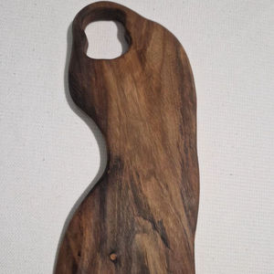 Planche à découper artisanale en noyer massif de 15 pouces pour la cuisine, idéale pour un usage domestique ou professionnel - Product Image 1