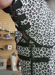 Manta de equitación Elite Performance Exercise Quarter Rug con diseño recortado, alta visibilidad, material de malla transpirable y estampado. - Product Image 6