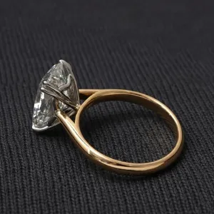 Bague de fiançailles et de mariage classique en or blanc 14 carats avec diamant de laboratoire 3,00 carats taille coussin, sertissage cathédrale, clarté VS1 - Product Image 5