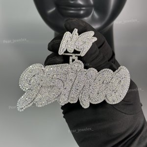Colgante de Moissanita Hiphop de Plata 925 con Baño de Rodio, Charm de Letra, Unisex, Regalo para Fiestas, Colgantes Temáticos, Estilo Microincrustado - Product Image 1