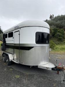 Nuevo Remolque para Caballos Premium 2022 con Carga en Ángulo para Remolque de Caballos, Capacidad Máxima de 2 Caballos en Venta - Product Image 5